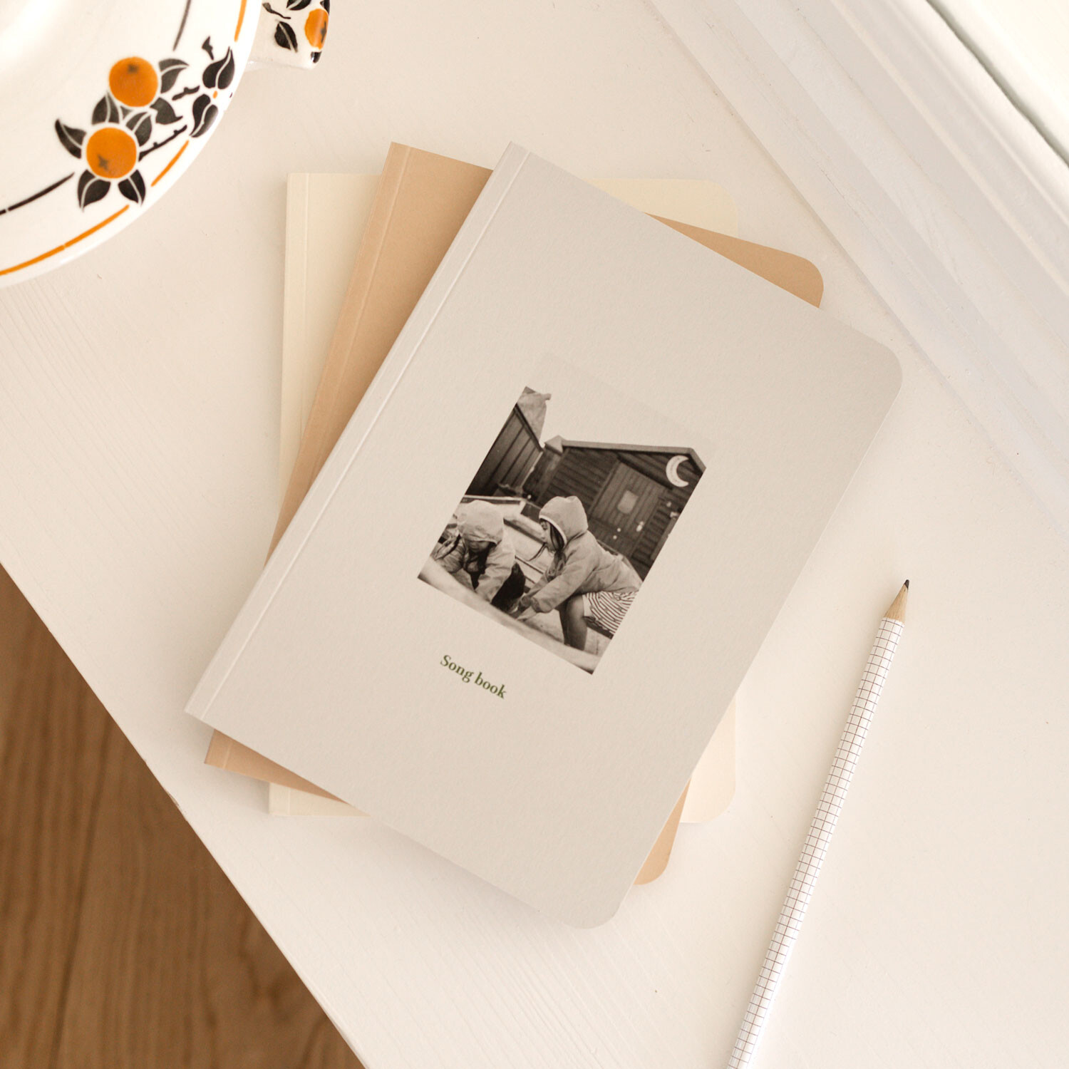 Cahier de Dessin: Carnet de croquis | Couverture Jaune |Format Carré | 100  Pages à Remplir | Papier Blanc de Qualité Supérieure | Pour Adulte et