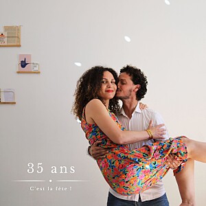 Carte d'invitation anniversaire adulte joli détail blanc Carte d'invitation anniversaire adulte joli détail blanc