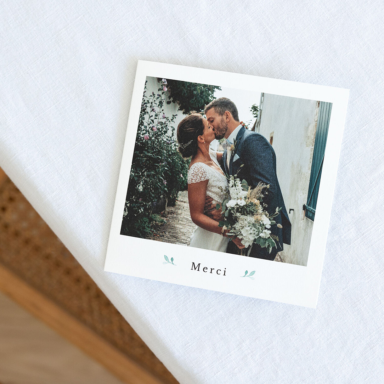 Carte de remerciement mariage ronde aquarellée Carte de remerciement mariage ronde aquarellée